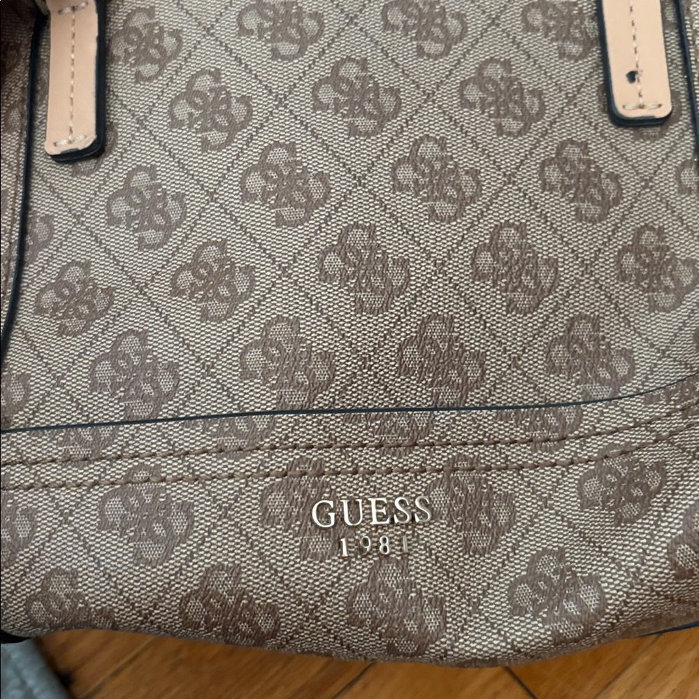 Guess Designer Handbag - Picture 3 of 4